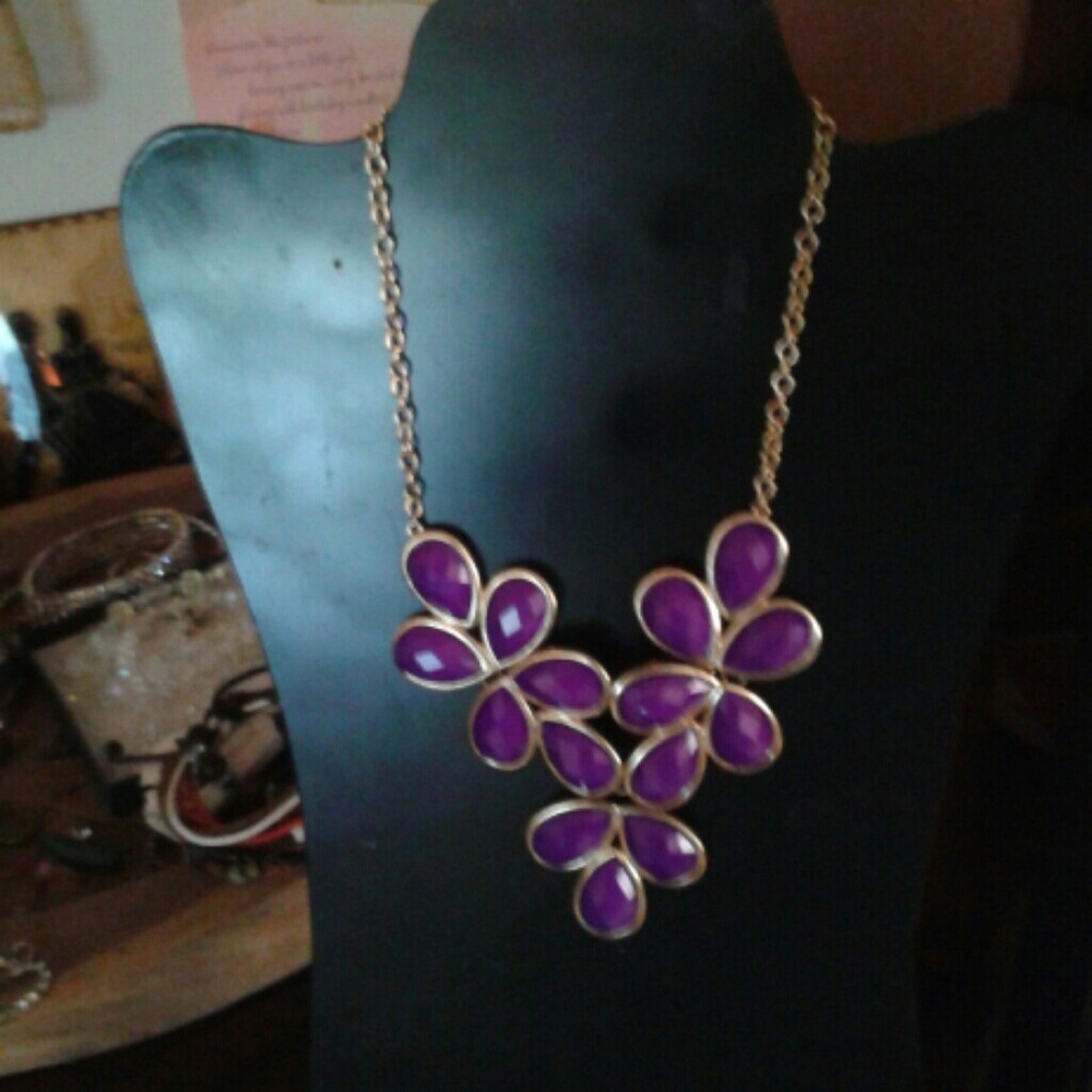Vintage gold tone purple center shiny bright stones - Picture 3 of 5